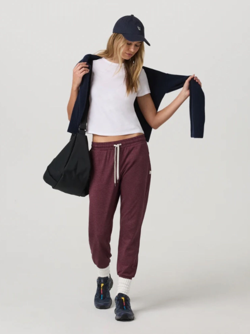 Vuori Performance Joggers in heathered burgundy Size Medium (I)